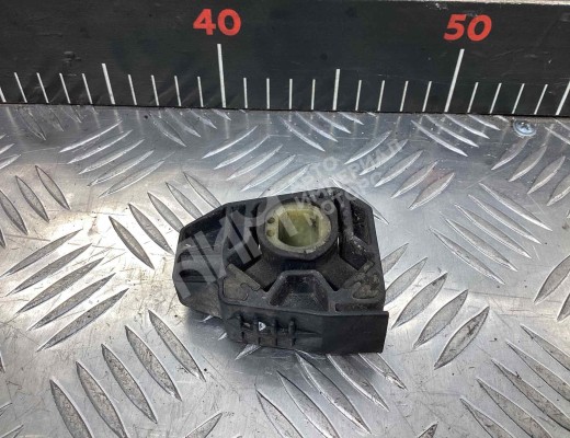 Кронштейн радиатора Volkswagen Polo IV (9N) 2001-2005  Volkswagen Polo Polo IV (9N) 2001-2005