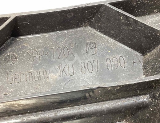 Кронштейн крепления бампера переднего Volkswagen Golf V (1K) 2004-2009  Volkswagen Golf Golf V (1K) 2004-2009