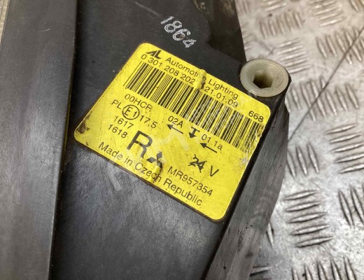 Фара правая Mitsubishi Colt VI (Z30) 2004-2008  Mitsubishi Colt Colt VI (Z30) 2004-2008