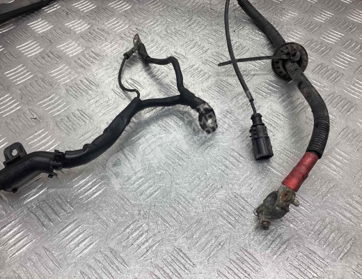 Плюсовой провод аккумулятора Audi A4 B7 (8EC, 8ED) 2004-2008  Audi A4 A4 B7 (8EC, 8ED) 2004-2008