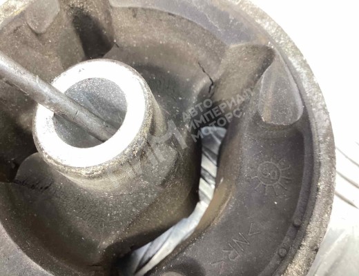 Подушка крепления двигателя Chevrolet Captiva I (C100) 2006-2011  Chevrolet Captiva Captiva I (C100) 2006-2011