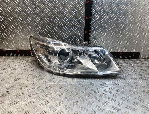 Фара правая Skoda Octavia A5 (1Z) 2008-2013 рестайлинг  Skoda Octavia Octavia A5 (1Z) 2008-2013 рестайлинг
