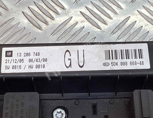 Блок предохранителей Opel Astra H 2004-2007  Opel Astra Astra H 2004-2007