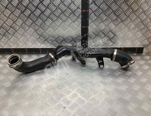 Патрубок интеркулера Volkswagen Passat B6 (3C) 2005-2010  Volkswagen Passat Passat B6 (3C) 2005-2010
