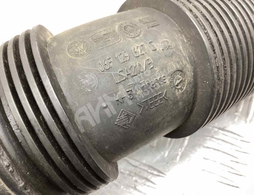 Патрубок воздушного фильтра Volkswagen Passat B6 (3C) 2005-2010  Volkswagen Passat Passat B6 (3C) 2005-2010