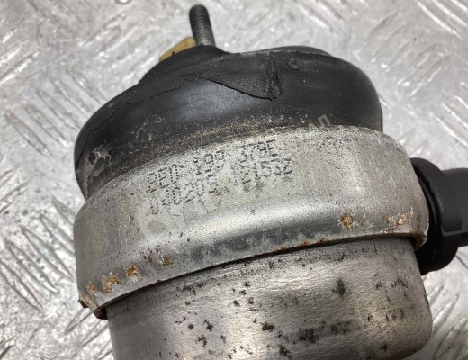 Подушка крепления двигателя Audi A6 C5 (4B) 2001-2004 рестайлинг  Audi A6 A6 C5 (4B) 2001-2004 рестайлинг