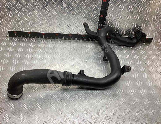 Патрубок интеркулера Volkswagen Caddy III (2K) 2004-2010  Volkswagen Caddy Caddy III (2K) 2004-2010