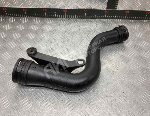 Патрубок интеркулера Volkswagen Caddy III (2K) 2004-2010  Volkswagen Caddy Caddy III (2K) 2004-2010