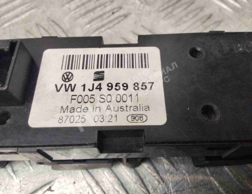 Блок управления стеклоподъемниками Volkswagen Bora (1J) 1998-2005  Volkswagen Bora Bora (1J) 1998-2005