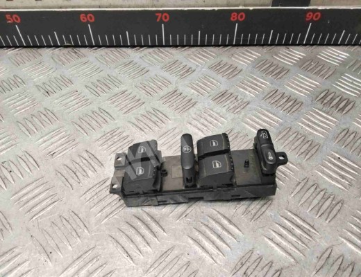 Блок управления стеклоподъемниками Volkswagen Passat B5 (3B) 1996-2000  Volkswagen Passat Passat B5 (3B) 1996-2000