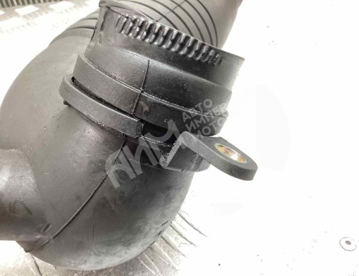 Патрубок воздушного фильтра Volkswagen Passat B5+ (3B) 2000-2005 рестайлинг  Volkswagen Passat Passat B5+ (3B) 2000-2005 рестайлинг