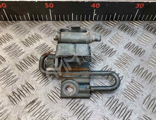 Петля двери передней правой Audi A6 C5 (4B) 1997-2001  Audi A6 A6 C5 (4B) 1997-2001