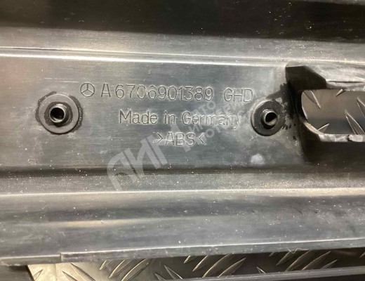 Решетка радиатора Mercedes Vario (W670) 1996-2013  Mercedes Vario Vario (W670) 1996-2013