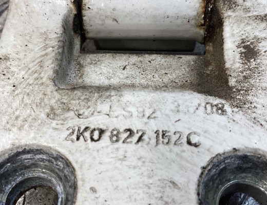 Петля двери задней правой Volkswagen Caddy III (2K) 2004-2010  Volkswagen Caddy Caddy III (2K) 2004-2010