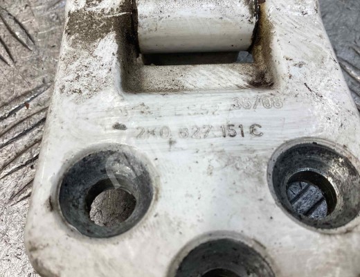 Петля двери задней левой Volkswagen Caddy III (2K) 2004-2010  Volkswagen Caddy Caddy III (2K) 2004-2010