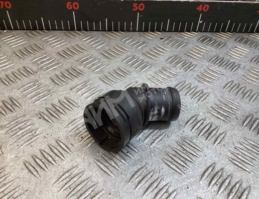 Фланец (тройник) системы охлаждения Volkswagen Golf IV (1J) 1997-2004  Volkswagen Golf Golf IV (1J) 1997-2004