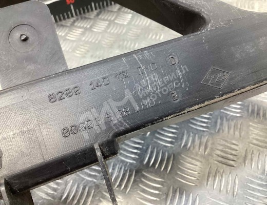 Передняя панель крепления облицовки (телевизор) Renault Scenic II (JM) 2003-2006  Renault Scenic Scenic II (JM) 2003-2006