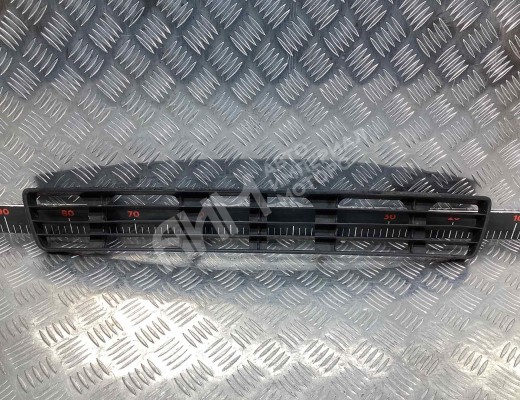 Заглушка (решетка) в бампер передний Audi A4 B5 (8D) 1994-1999  Audi A4 A4 B5 (8D) 1994-1999