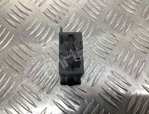 Кнопка аварийной сигнализации Volkswagen Passat B5 (3B) 1996-2000  Volkswagen Passat Passat B5 (3B) 1996-2000