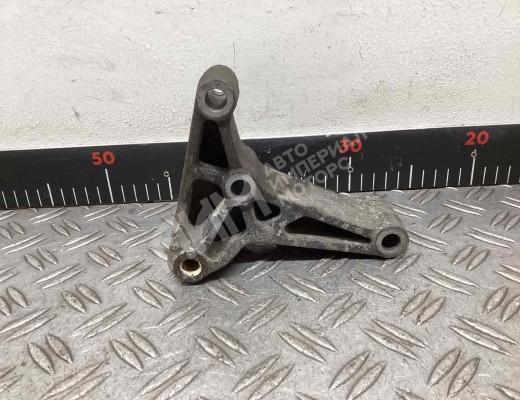 Кронштейн генератора Renault Midlum I 2000-2006  Renault Midlum Midlum I 2000-2006
