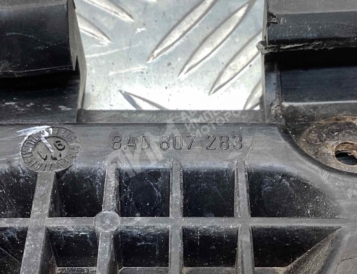Кронштейн крепления бампера переднего Audi 80 B4 (8C) 1991-1995  Audi 80 80 B4 (8C) 1991-1995