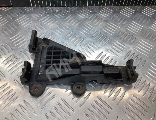 Кронштейн крепления бампера переднего Audi 80 B4 (8C) 1991-1995  Audi 80 80 B4 (8C) 1991-1995