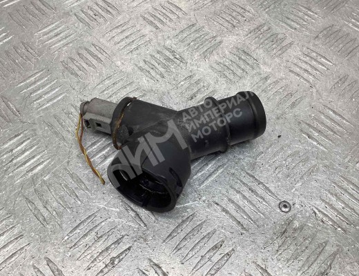 Фланец (тройник) системы охлаждения Volkswagen Golf V (1K) 2004-2009  Volkswagen Golf Golf V (1K) 2004-2009