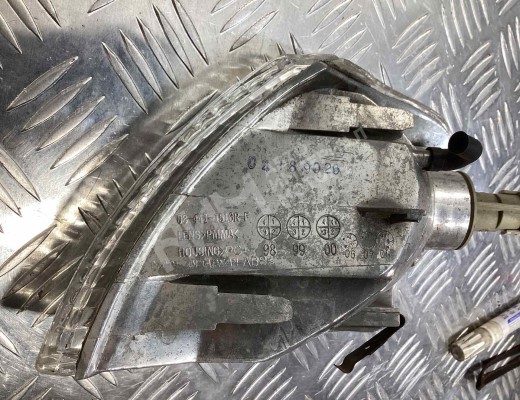 Поворотник правый Volkswagen Passat B5 (3B) 1996-2000  Volkswagen Passat Passat B5 (3B) 1996-2000