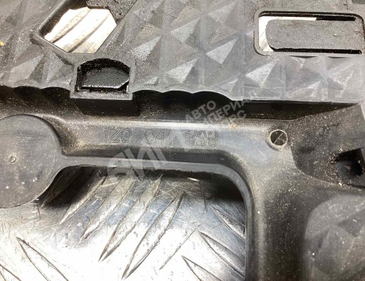 Крепление фары левой Skoda Octavia A5 (1Z) 2004-2008  Skoda Octavia Octavia A5 (1Z) 2004-2008