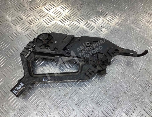 Крепление фары левой Skoda Octavia A5 (1Z) 2004-2008  Skoda Octavia Octavia A5 (1Z) 2004-2008