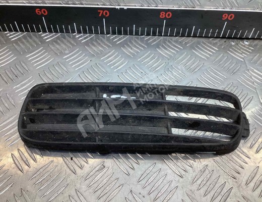 Заглушка (решетка) в бампер передний Audi 80 B4 (8C) 1991-1995  Audi 80 80 B4 (8C) 1991-1995