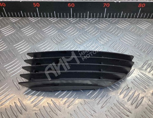 Заглушка (решетка) в бампер передний Opel Omega B 1994-1999  Opel Omega Omega B 1994-1999