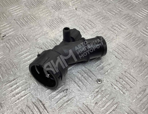 Фланец (тройник) системы охлаждения Volkswagen Golf IV (1J) 1997-2004  Volkswagen Golf Golf IV (1J) 1997-2004