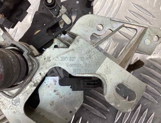 Ручка открывания багажника Volkswagen Passat B5 (3B) 1996-2000  Volkswagen Passat Passat B5 (3B) 1996-2000