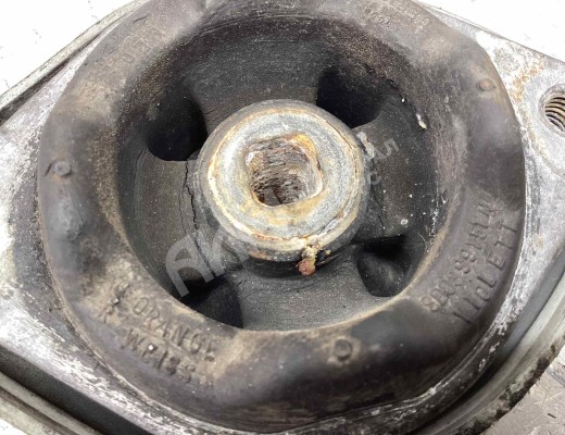 Подушка крепления КПП Audi A4 B6 (8EC, 8E5) 2000-2004  Audi A4 A4 B6 (8EC, 8E5) 2000-2004