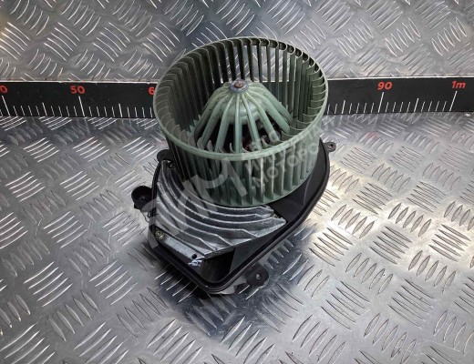 Моторчик печки Volkswagen Passat B5+ (3B) 2000-2005 рестайлинг  Volkswagen Passat Passat B5+ (3B) 2000-2005 рестайлинг
