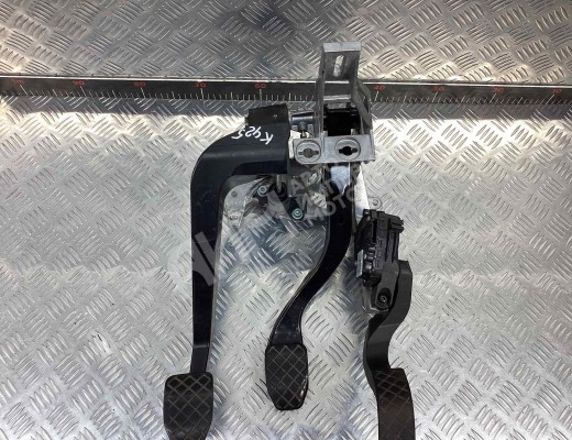 Узел педальный (блок педалей) Audi A4 B6 (8EC, 8E5) 2000-2004  Audi A4 A4 B6 (8EC, 8E5) 2000-2004