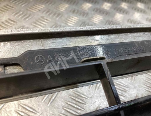 Решетка радиатора Mercedes C (W203) 2004-2007 рестайлинг  Mercedes C C (W203) 2004-2007 рестайлинг