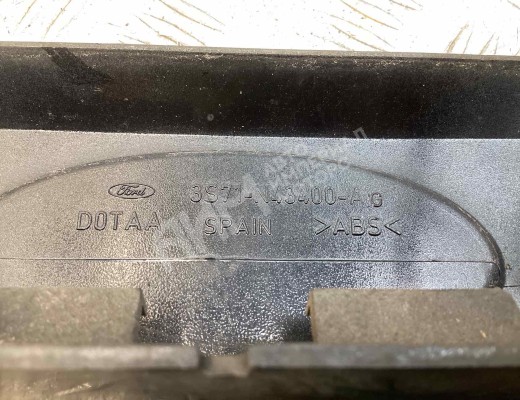 Накладка подсветки номера Ford Mondeo III 2003-2007 рестайлинг  Ford Mondeo Mondeo III 2003-2007 рестайлинг