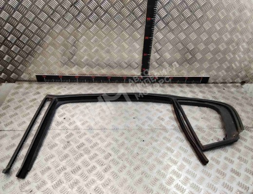 Уплотнитель двери задней левой Volkswagen Passat B6 (3C) 2005-2010  Volkswagen Passat Passat B6 (3C) 2005-2010