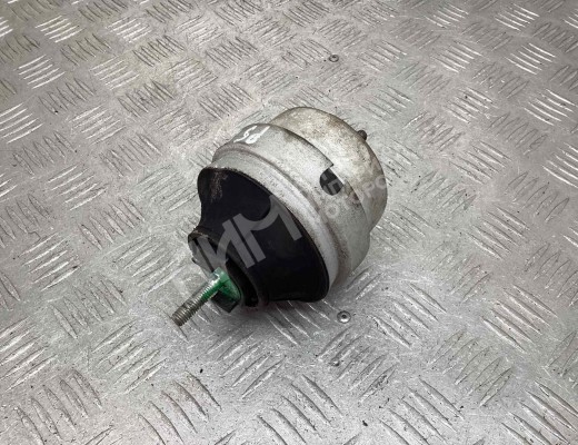 Подушка крепления двигателя Volkswagen Passat B5 (3B) 1996-2000  Volkswagen Passat Passat B5 (3B) 1996-2000