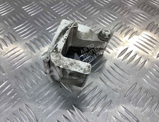 Петля двери передней правой Volkswagen Transporter T5 (7H) 2003-2015  Volkswagen Transporter Transporter T5 (7H) 2003-2015