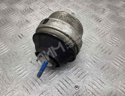 Подушка крепления двигателя Audi A4 B5 (8D) 1994-1999  Audi A4 A4 B5 (8D) 1994-1999