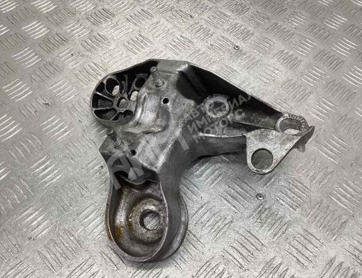 Кронштейн двигателя Audi A4 B6 (8EC, 8E5) 2000-2004  Audi A4 A4 B6 (8EC, 8E5) 2000-2004