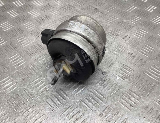 Подушка крепления двигателя Audi A4 B6 (8EC, 8E5) 2000-2004  Audi A4 A4 B6 (8EC, 8E5) 2000-2004