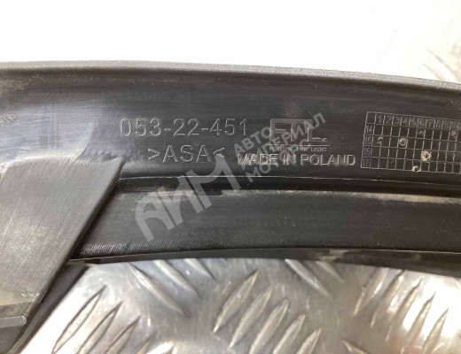 Заглушка (решетка) в бампер передний Volkswagen Passat B6 (3C) 2005-2010  Volkswagen Passat Passat B6 (3C) 2005-2010