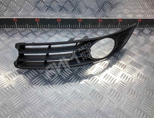 Заглушка (решетка) в бампер передний Volkswagen Passat B6 (3C) 2005-2010  Volkswagen Passat Passat B6 (3C) 2005-2010
