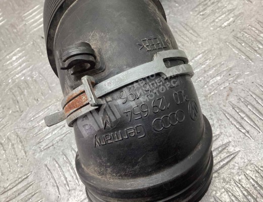 Патрубок воздушного фильтра Volkswagen Passat B6 (3C) 2005-2010  Volkswagen Passat Passat B6 (3C) 2005-2010