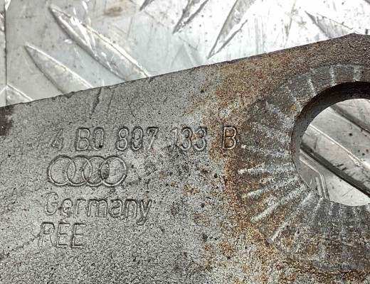 Кронштейн крепления бампера переднего Audi A6 C5 (4B) 1997-2001  Audi A6 A6 C5 (4B) 1997-2001