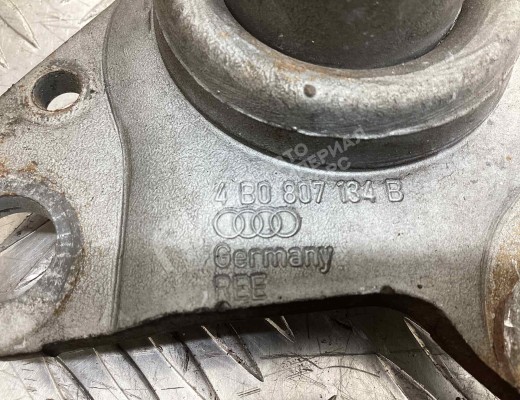 Кронштейн крепления бампера переднего Audi A6 C5 (4B) 1997-2001  Audi A6 A6 C5 (4B) 1997-2001